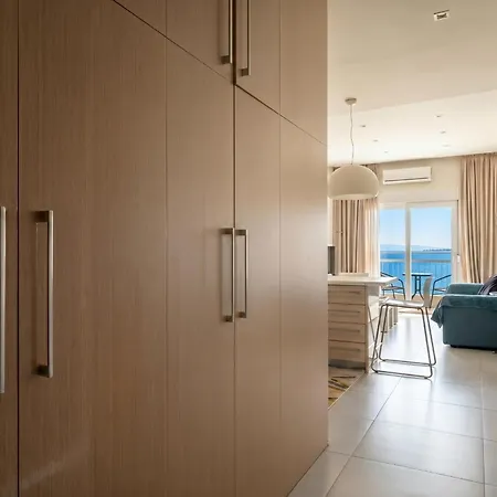 Sea Horizon 2br Luxury Retreat With Balcony And Sea View