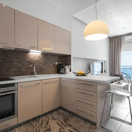 Lejlighed Sea Horizon 2br Luxury Retreat With Balcony And Sea View